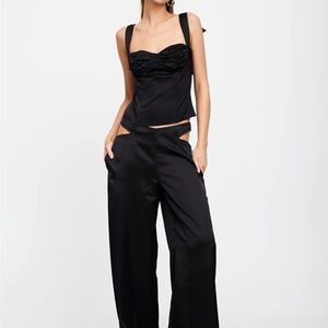 Lioness cut out pant size small .